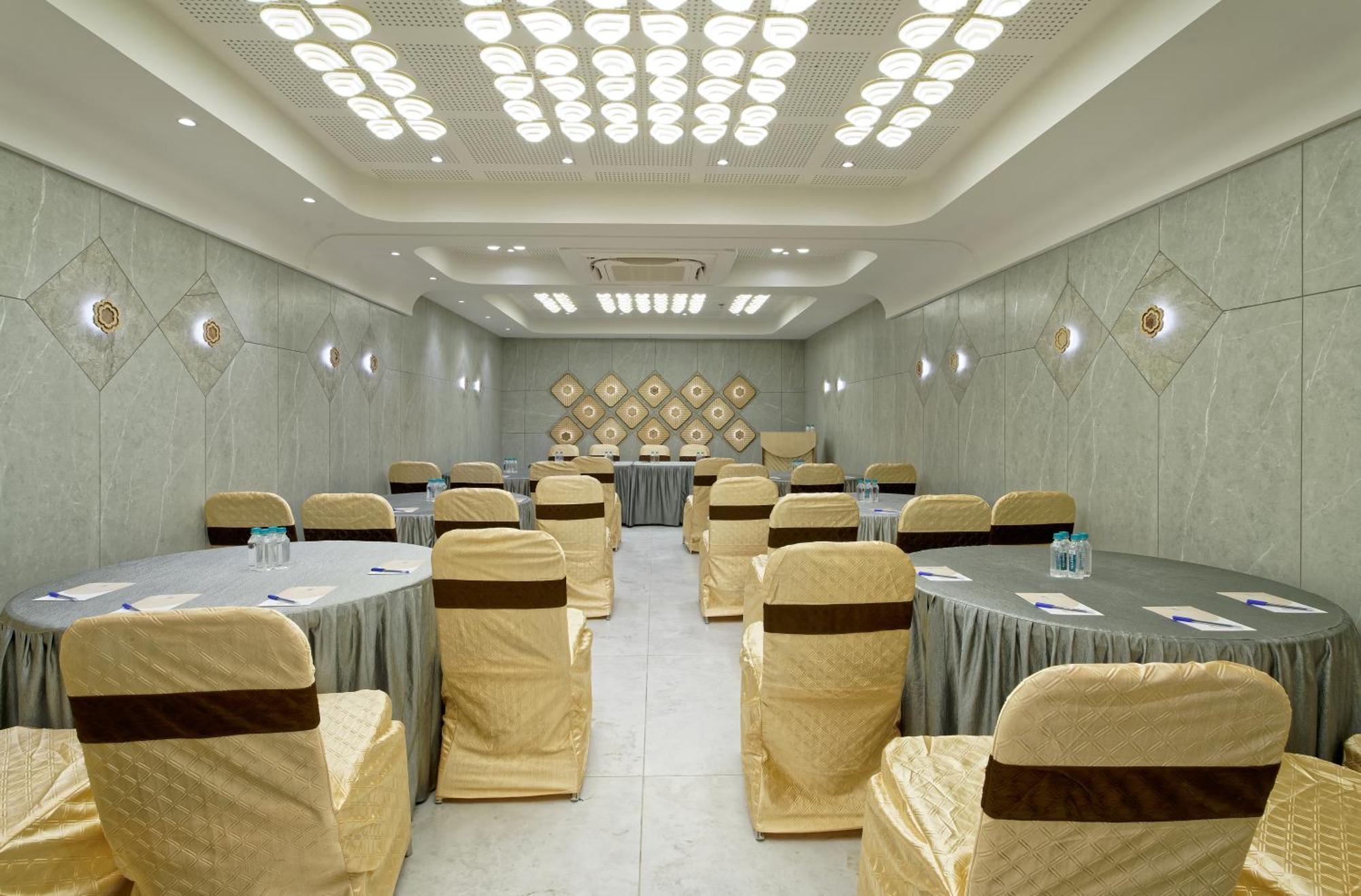 Exora Inn Ahmedabad Exterior photo